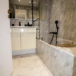 Calme Absolu, Elegant Et Arbore Avec Piscine Lägenhet *