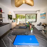Calme Absolu, élégant Et Arboré Avec Piscine Appartamento
