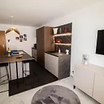 Calme Absolu, Elegant Et Arbore Avec Piscine Lägenhet *