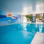 Calme Absolu, Elegant Et Arbore Avec Piscine *