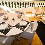 Calme Absolu, Elegant Et Arbore Avec Piscine Apartamento