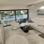 Calme Absolu, Elegant Et Arbore Avec Piscine *