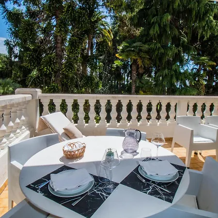 Calme Absolu, Elegant Et Arbore Avec Piscine * קאן