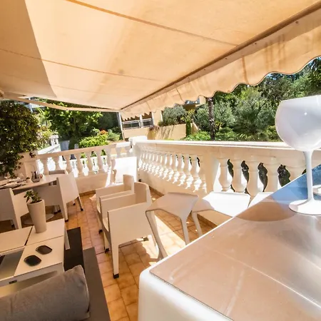 Calme Absolu, Elegant Et Arbore Avec Piscine * קאן