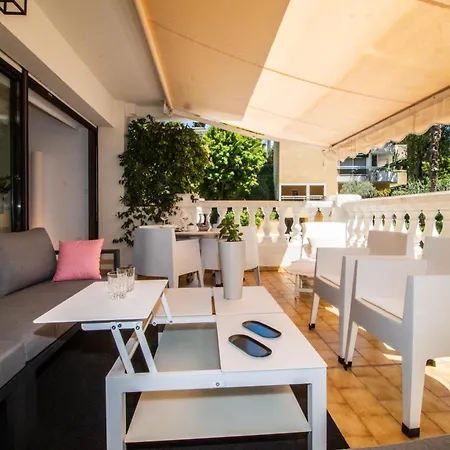 Calme Absolu, Elegant Et Arbore Avec Piscine דירה *