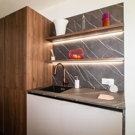 Calme Absolu, Elegant Et Arbore Avec Piscine *