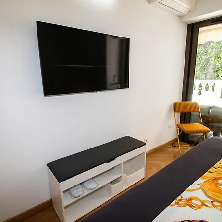 Calme Absolu, Elegant Et Arbore Avec Piscine קאן