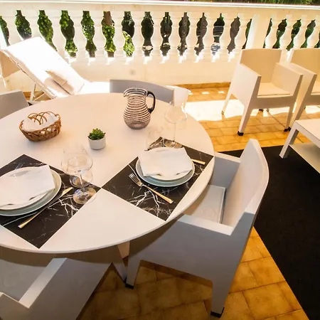 Calme Absolu, Elegant Et Arbore Avec Piscine דירה