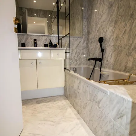 Calme Absolu, Elegant Et Arbore Avec Piscine דירה *