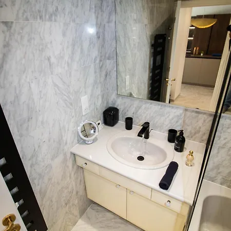 Calme Absolu, Elegant Et Arbore Avec Piscine * קאן