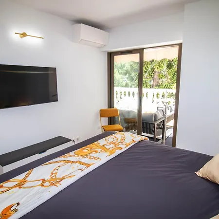 Calme Absolu, Elegant Et Arbore Avec Piscine *