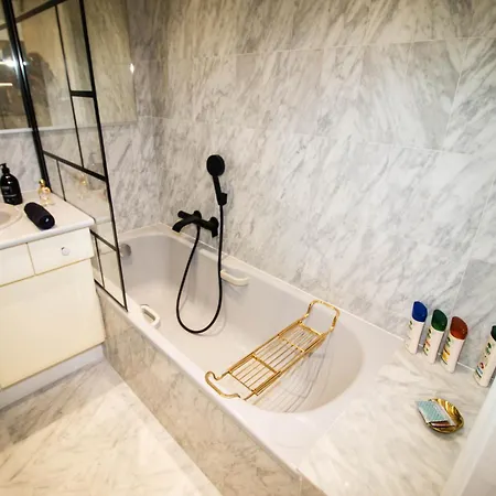 דירה Calme Absolu, Elegant Et Arbore Avec Piscine *