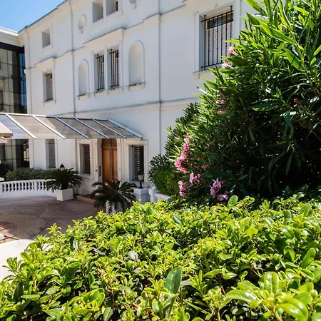 Calme Absolu, Elegant Et Arbore Avec Piscine דירה קאן