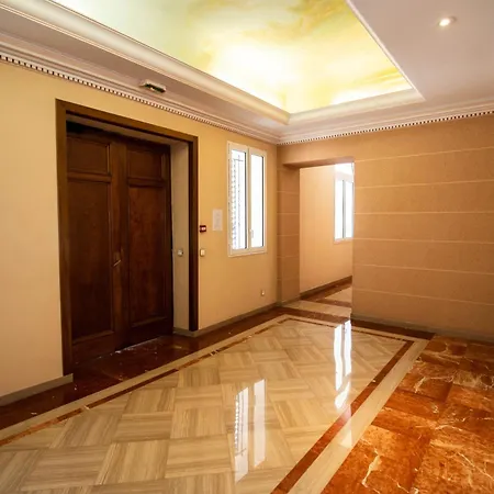 Calme Absolu, Elegant Et Arbore Avec Piscine *