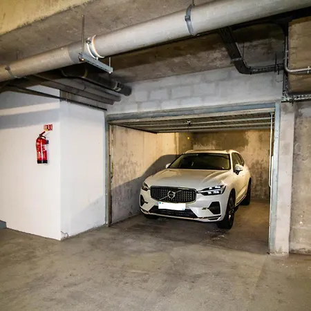 Calme Absolu, Elegant Et Arbore Avec Piscine *