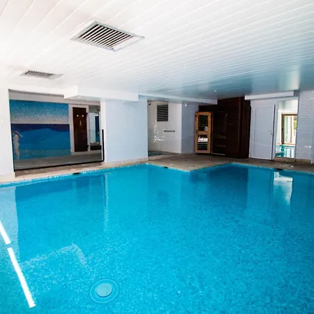 Calme Absolu, Elegant Et Arbore Avec Piscine קאן