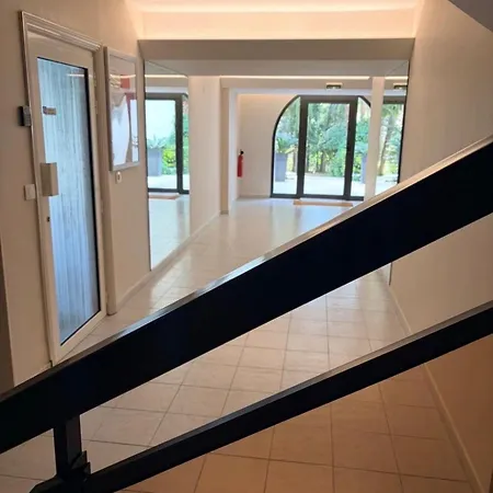 Apartment Calme Absolu, Elegant Et Arbore Avec Piscine