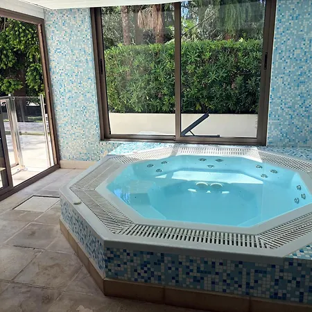 Calme Absolu, Elegant Et Arbore Avec Piscine Apartment