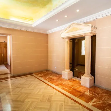 Calme Absolu, Elegant Et Arbore Avec Piscine 戛纳
