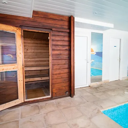 Calme Absolu, Elegant Et Arbore Avec Piscine 戛纳
